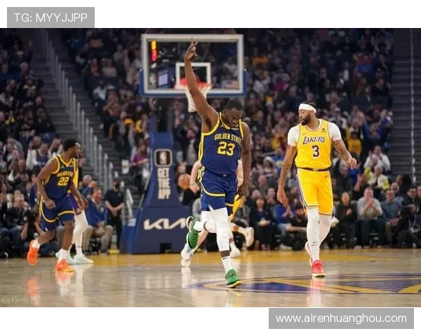 库里火力全开率勇士击退湖人全场高能集锦点燃赛季激情